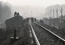 Очевидцы рассказали о помощи после инцидента с поездом под Ульяновском ochevidczy rasskazali o pomoshhi posle inczidenta s poezdom pod ulyanovskom-politgolos-ru-0