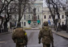 odessa shkolnik podzheg avtobus tczk  motivy podrostkov-politgolos-ru-0