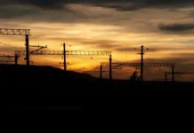 Повреждение контактной сети в России задержало 15 поездов povrezhdenie kontaktnoj seti v rossii zaderzhalo 15 poezdov-politgolos-ru-0