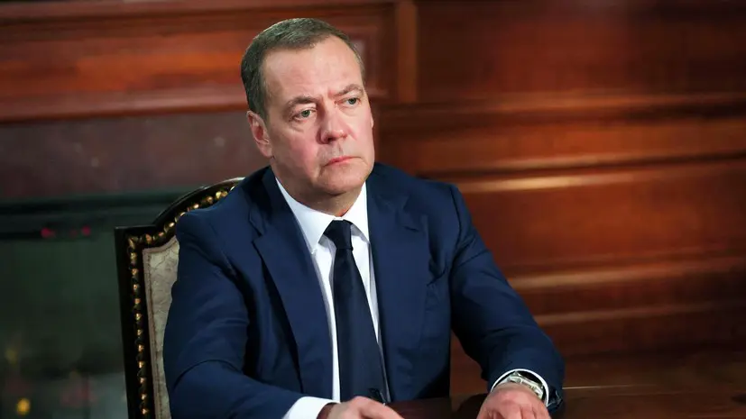 Медведев предложил странам Балтии задействовать статью 5 НАТО против Украины
