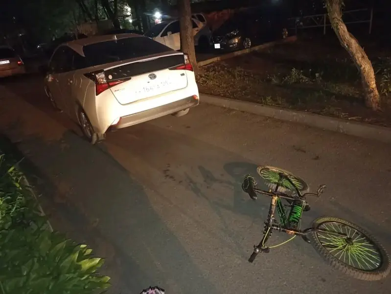 Десятилетний мальчик пострадал под колёсами Toyota Prius во дворе во Владивостоке Пресс-служба УМВД России по Приморскому краю