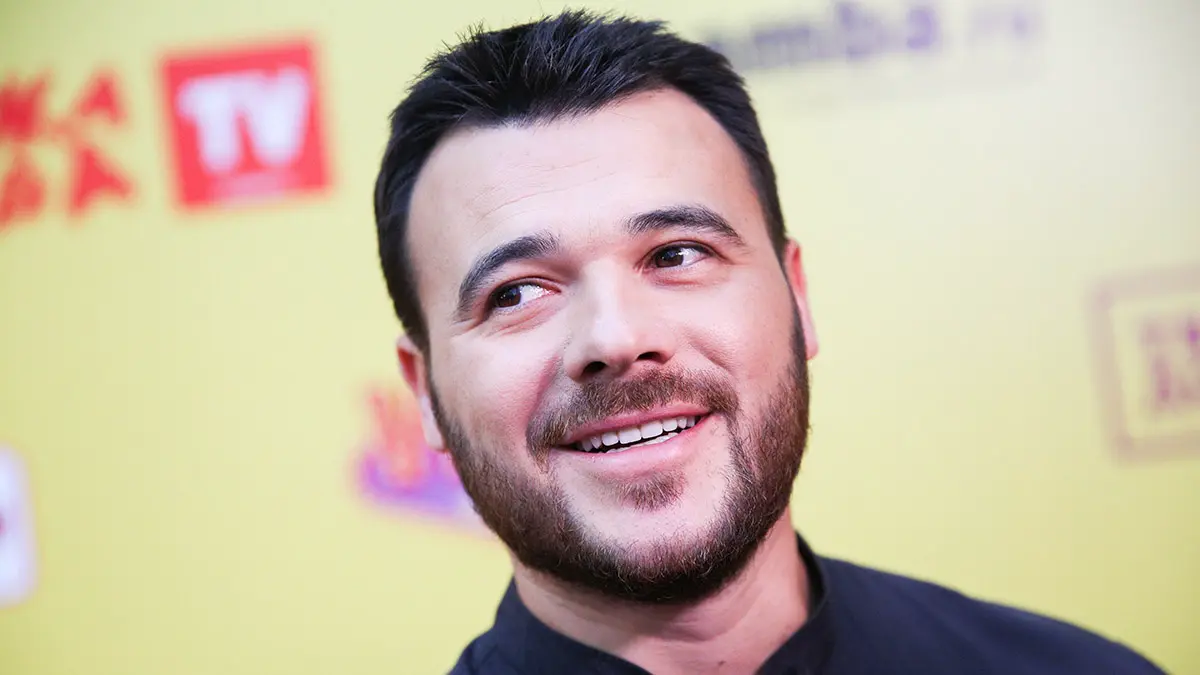 Эмин Агаларов впервые высказался о женитьбе отца на молодой девушке