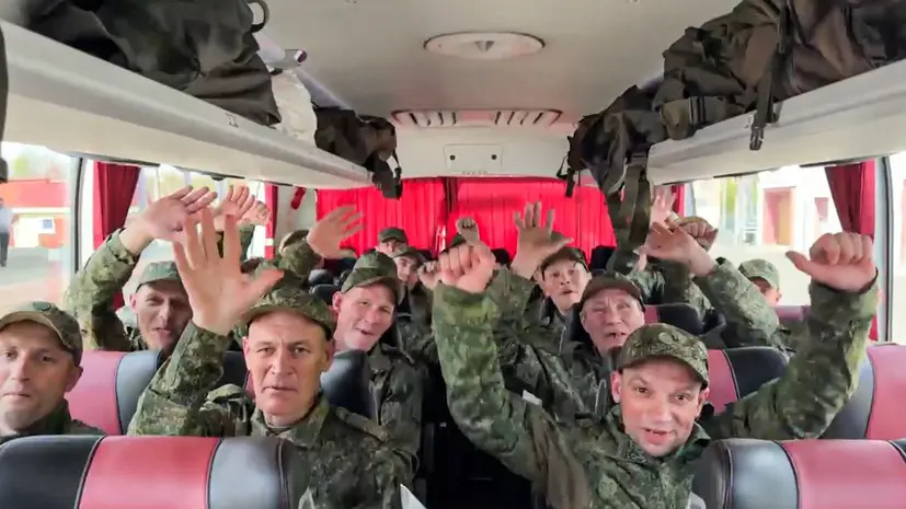 Самолёт с вернувшимися из плена российскими бойцами приземлился в Подмосковье