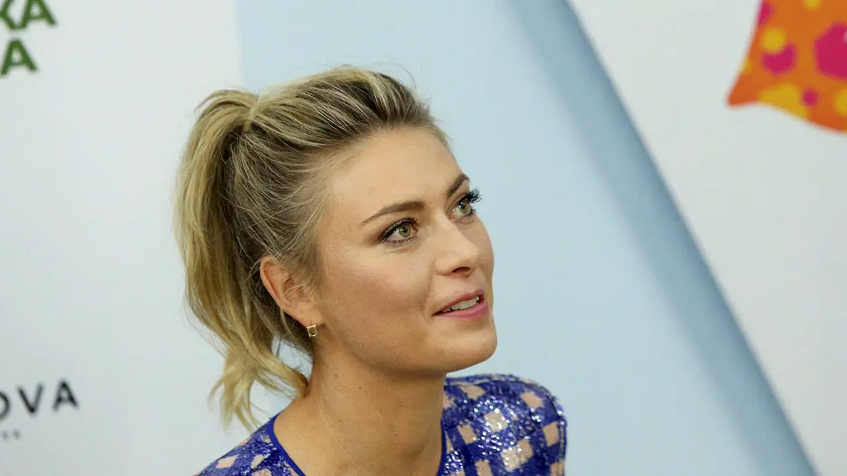 Мария Шарапова поздравила Мирру Андрееву с победой на «Ролан Гаррос»