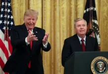 Дональд Трамп распорядился приспустить флаги в память о Линдси Грэме donald tramp rasporyadilsya prispustit flagi v pamyat o lindsi greme-politgolos-ru-0