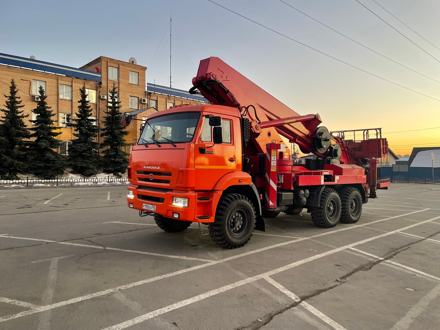 Аренда Автовышка вездеход с люлькой
