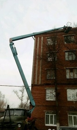 Аренда автовышки 18 и 22 метра опиловка деревьев