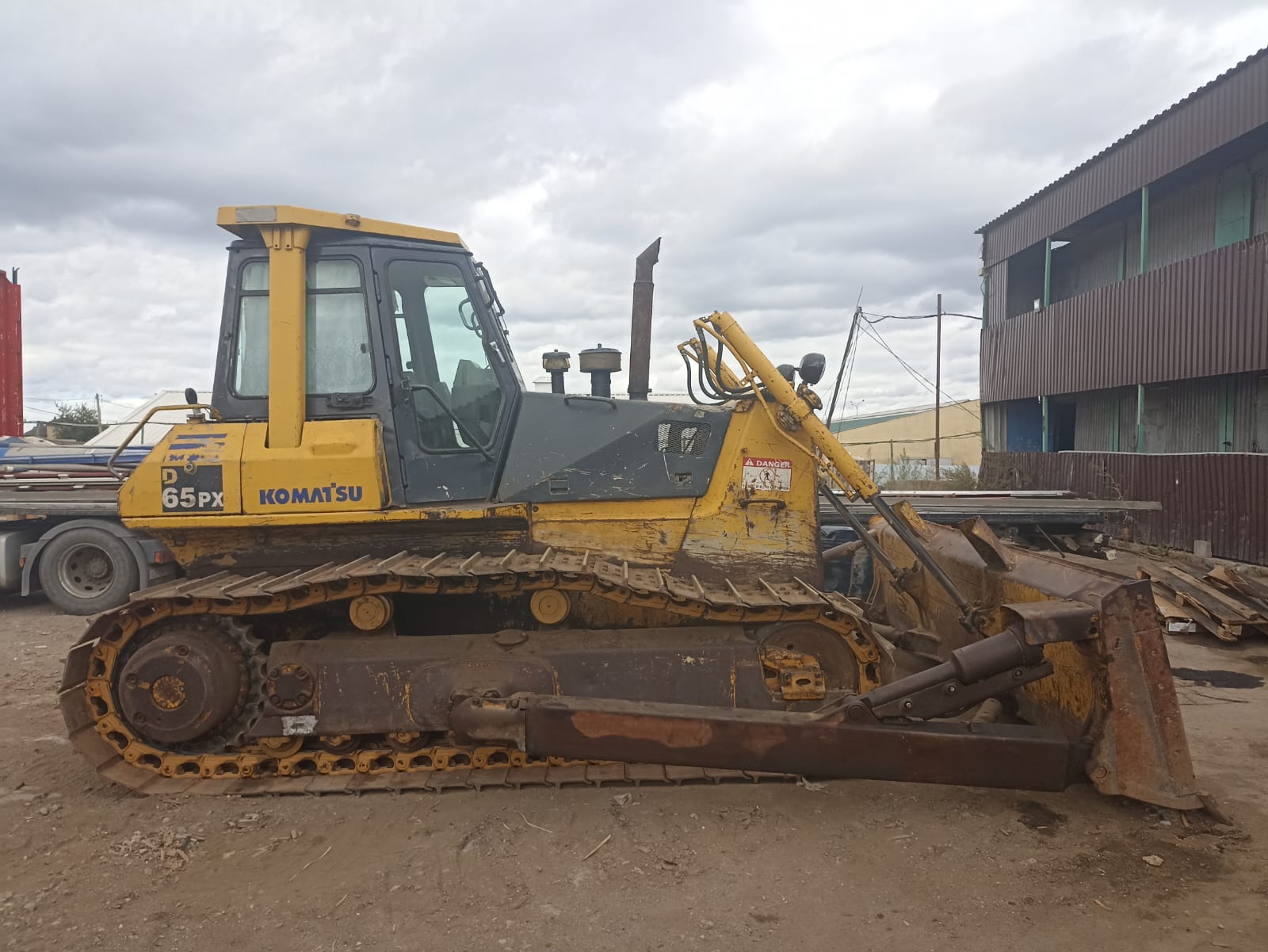 АРЕНДА БУЛЬДОЗЕРА Komatsu D65 PX-12