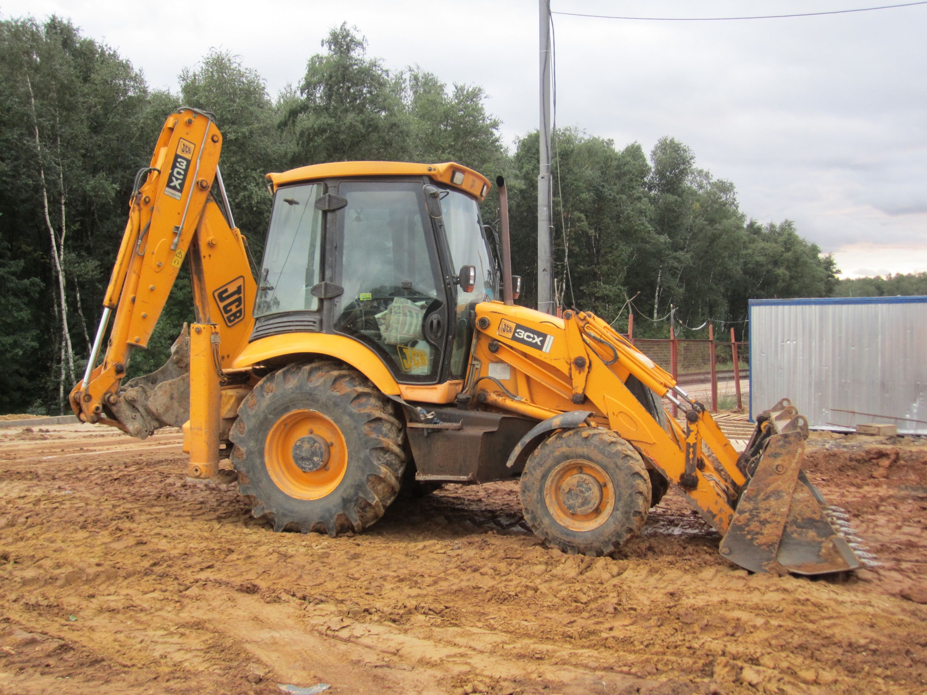 Аренда экскаватор-погрузчика JCB