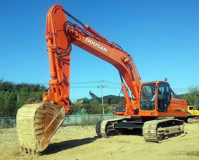 Аренда экскаватора гусеничного Doosan, недорого