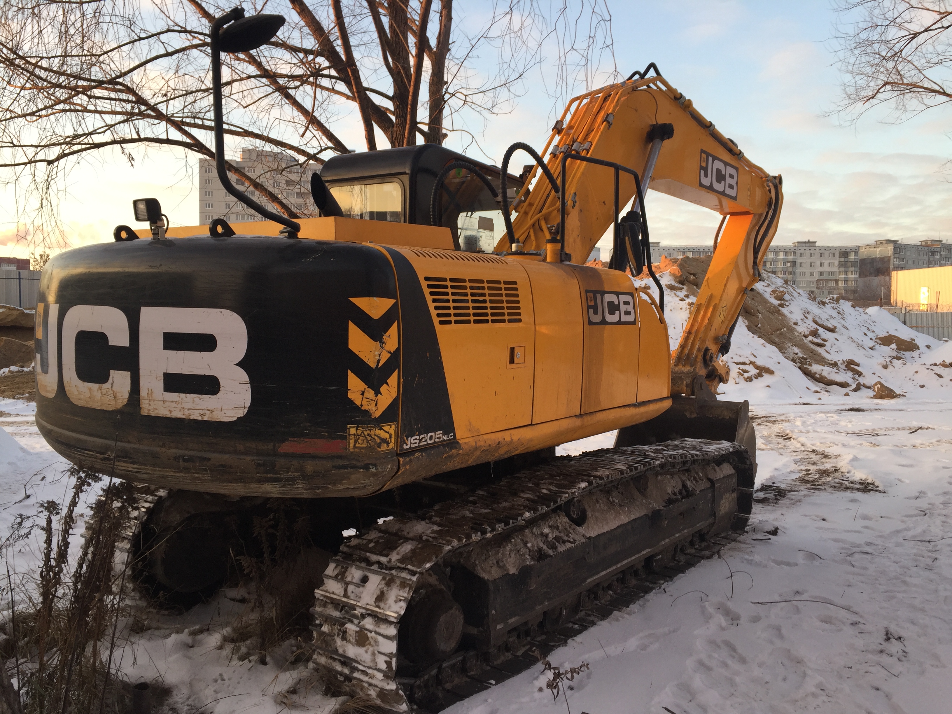 Аренда экскаватора гусеничного JCB JS205