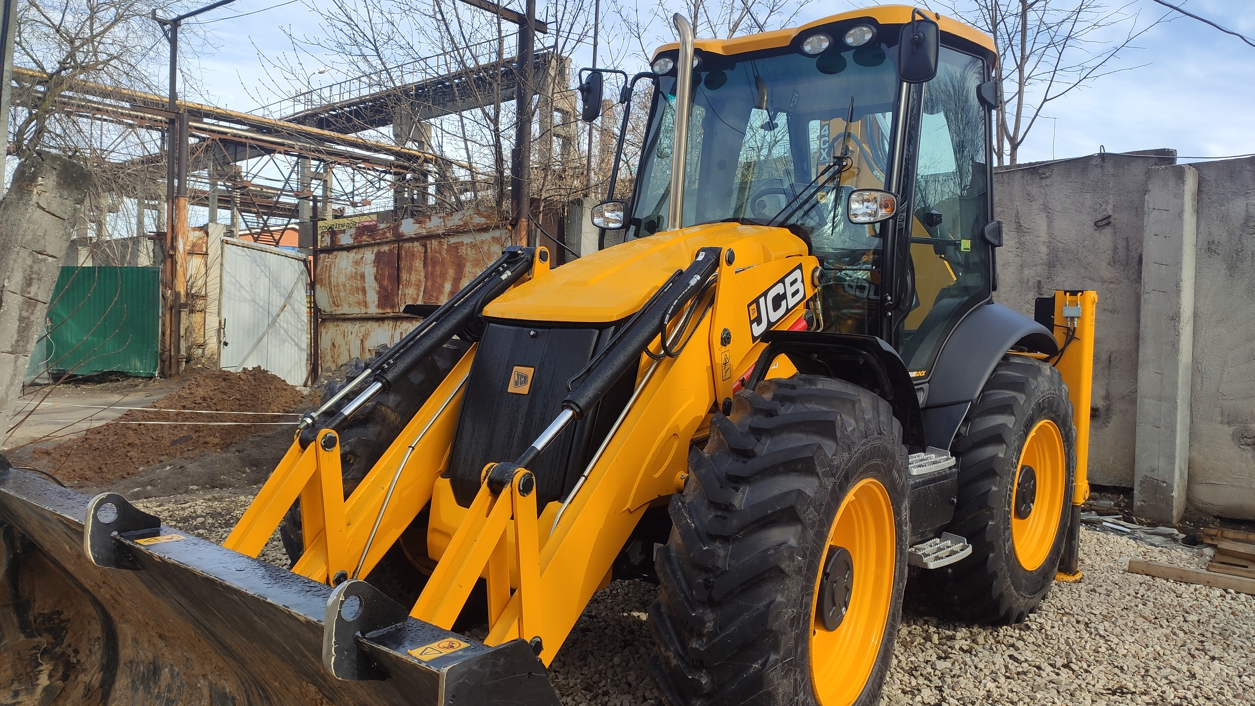 Аренда экскаватора- погрузчика JCB 4CX