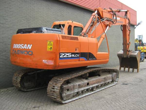 Аренда гусеничного экскаватора Doosan Solar225NLC-V