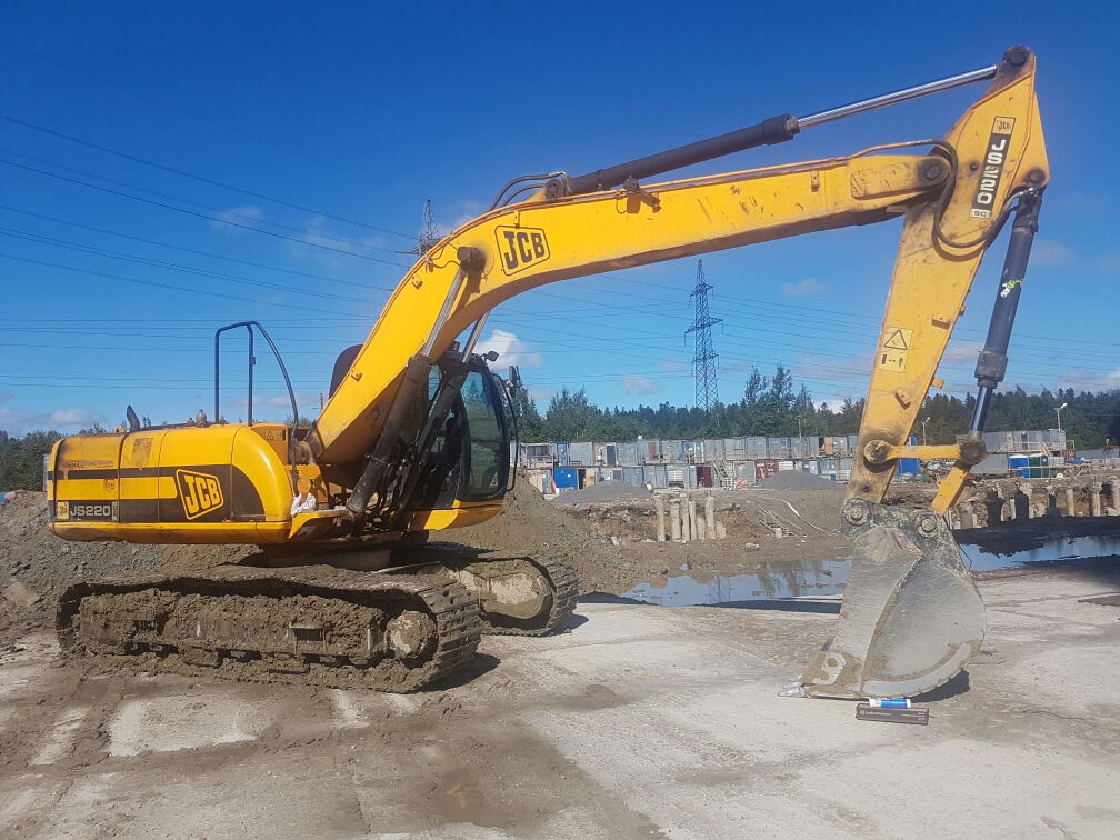 Аренда гусеничного экскаватора JCB 220 Спб