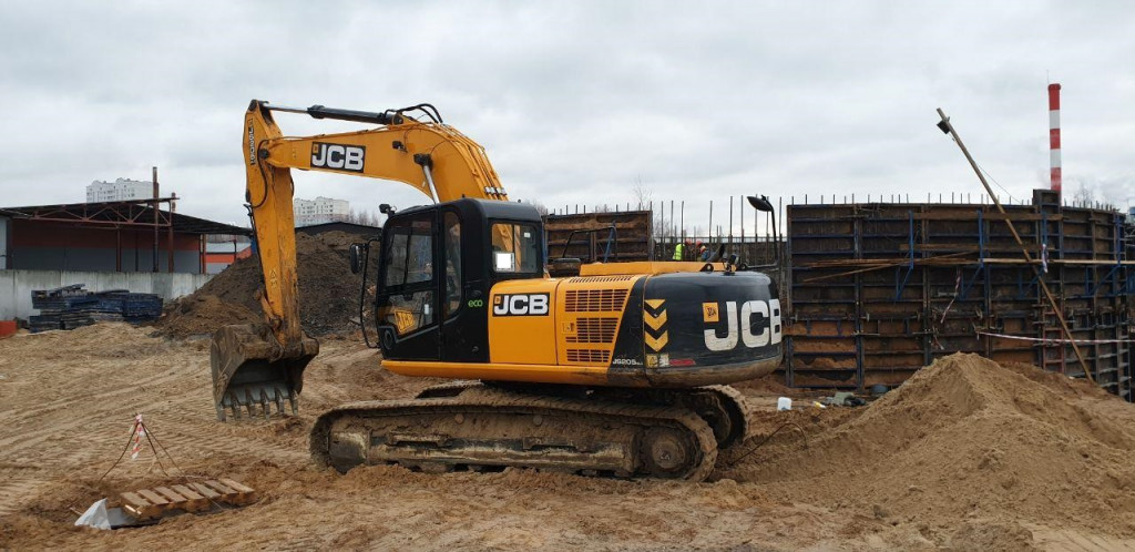 Аренда гусеничного экскаватора JCB