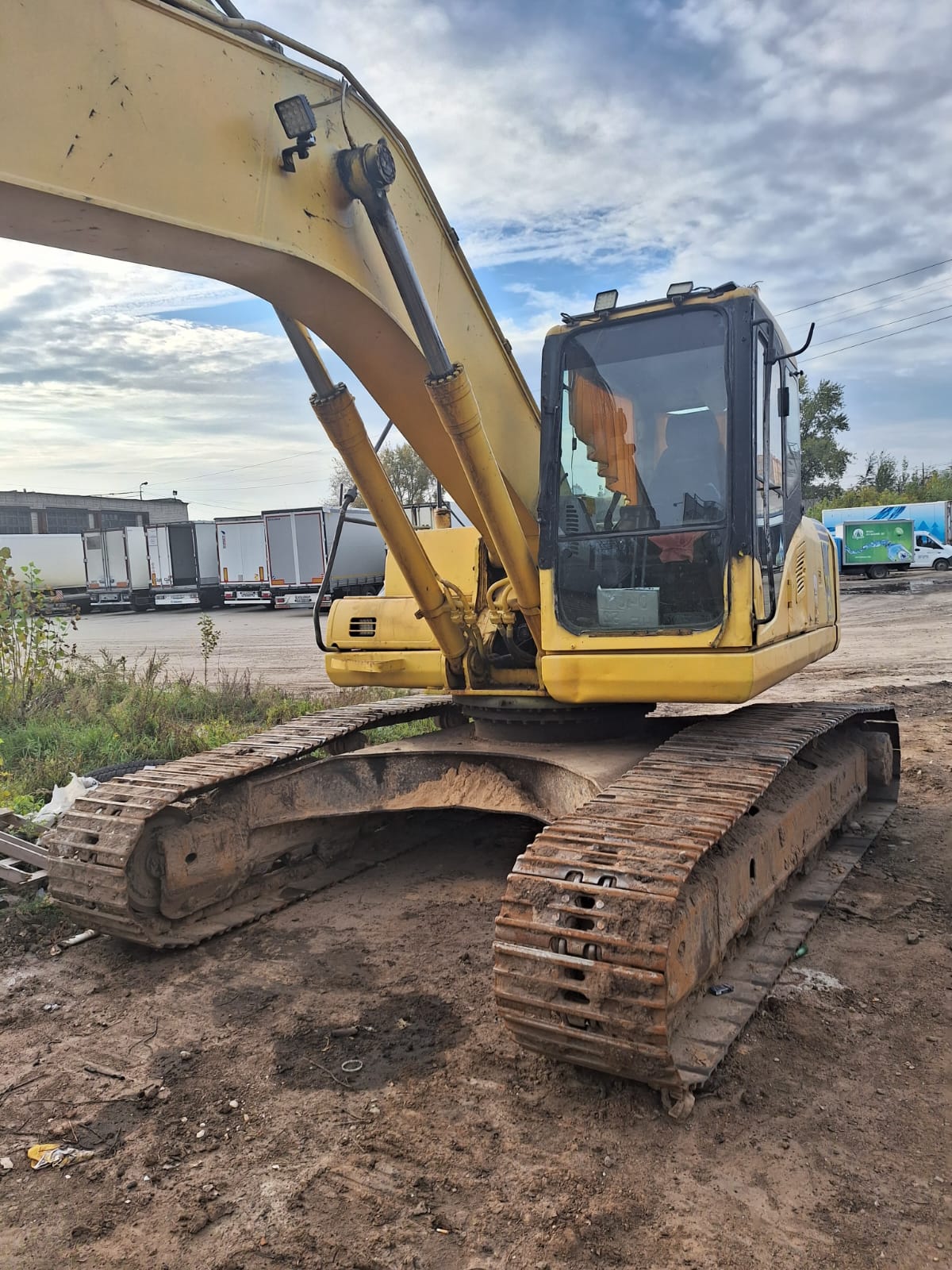 Аренда гусеничного экскаватора Komatsu-200