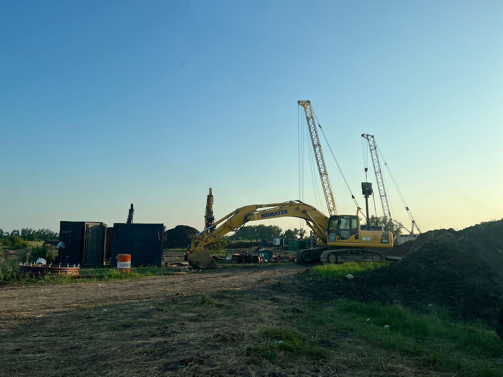 Аренда гусеничного экскаватора Komatsu PC300LC-8M0