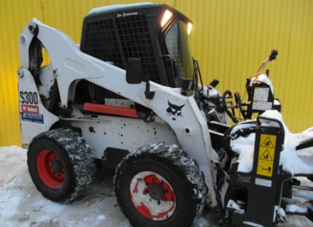 Аренда колесного мини погрузчика Bobcat S300