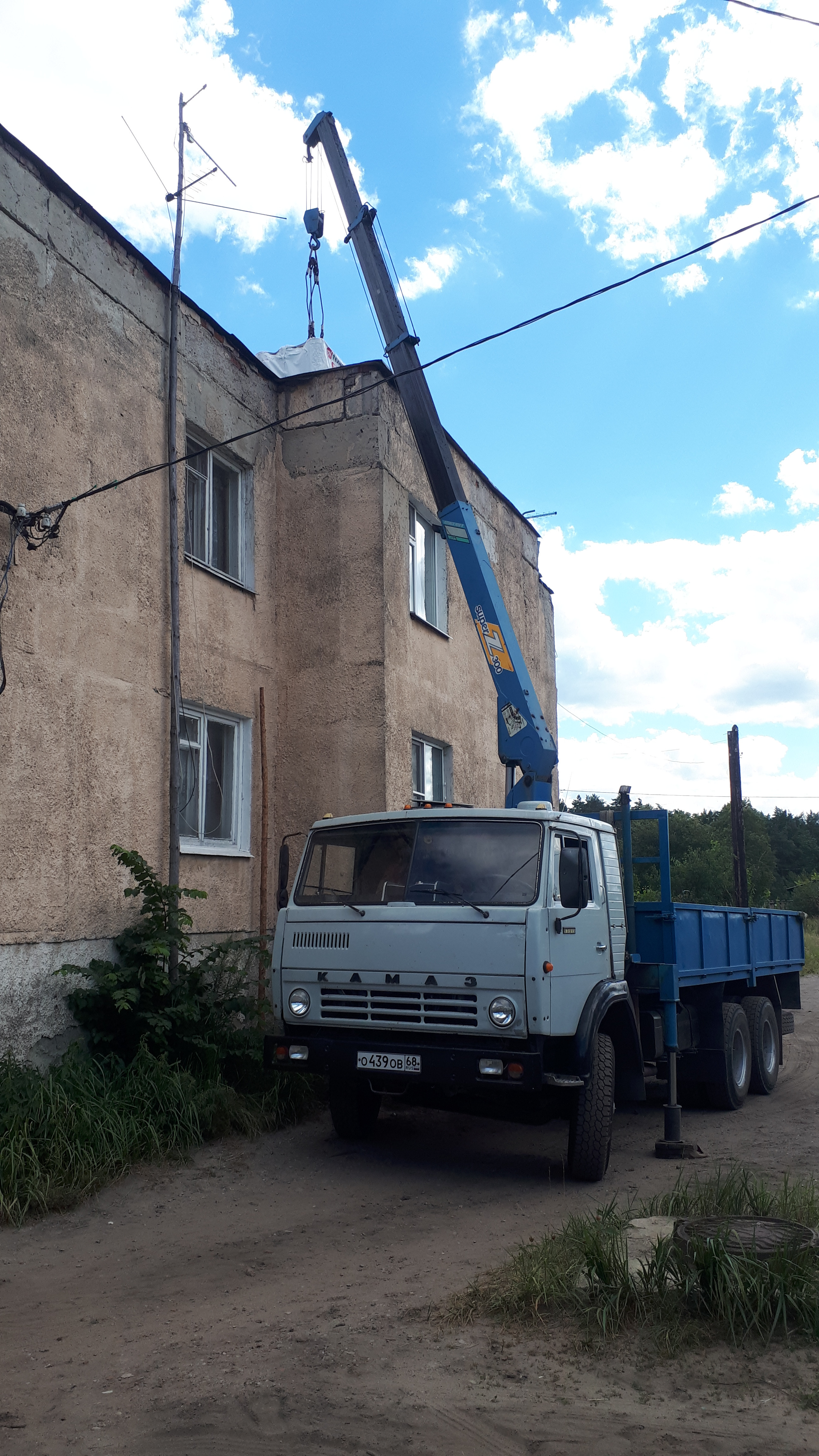 Аренда манипулятора с монтажной люлькой
