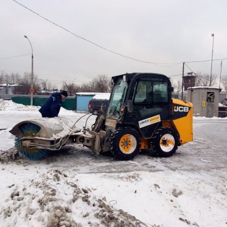 Аренда Мини-погрузчик JCB ROBOT 175 с щёткой