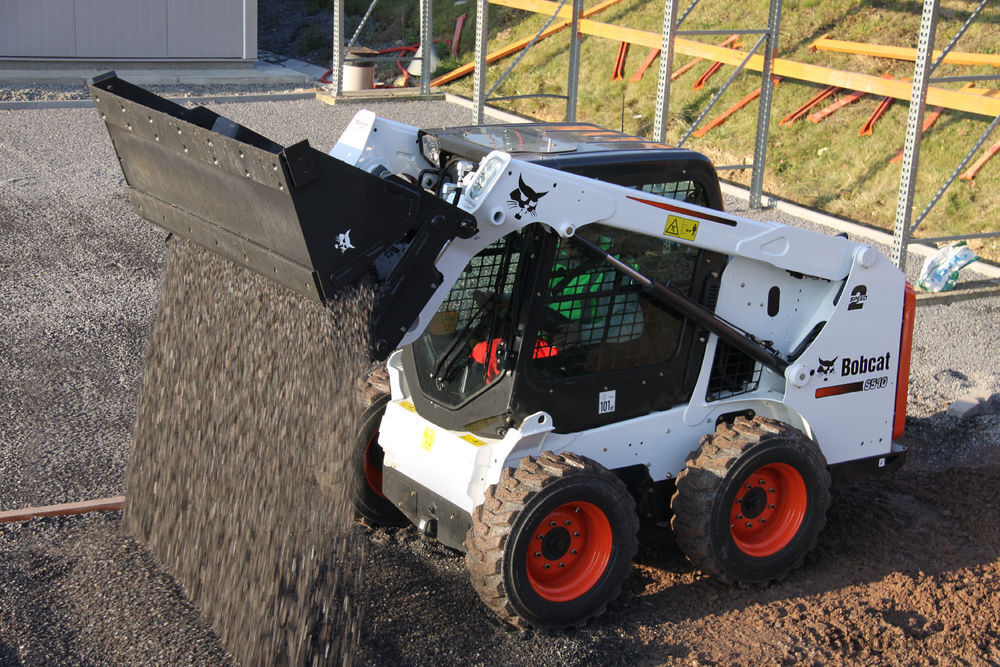 АРЕНДА МИНИ- ПОГРУЗЧИКА BOBCAT с гидромолотом
