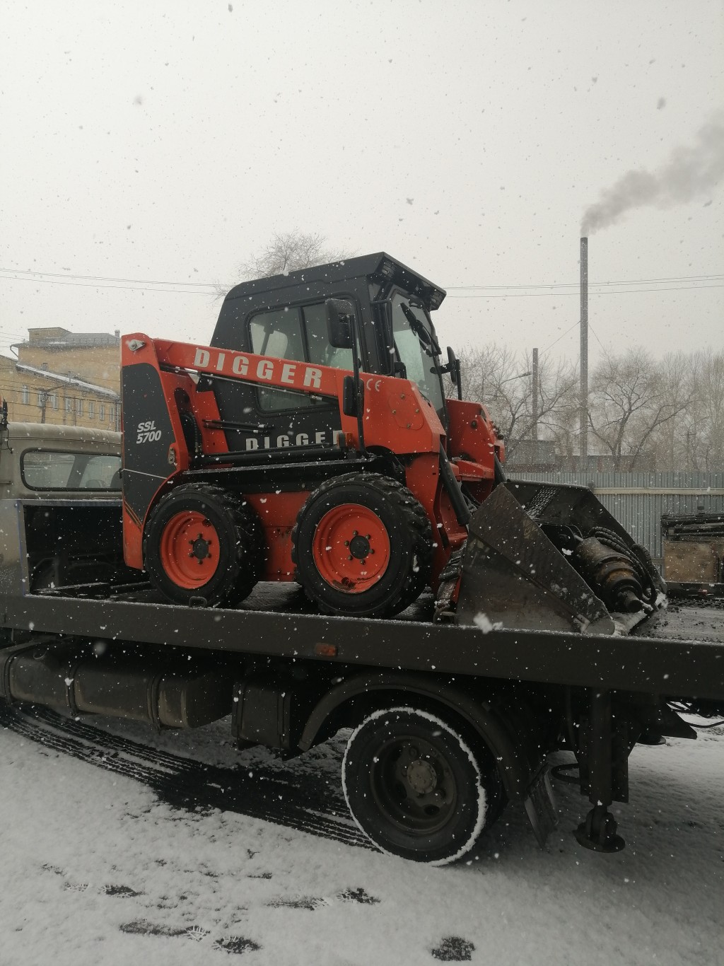 Аренда мини-погрузчика, гидромолот, буроям. НДС