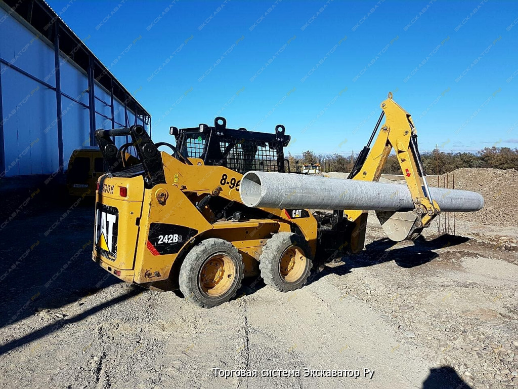 Аренда мини-трактора Caterpillar 242D