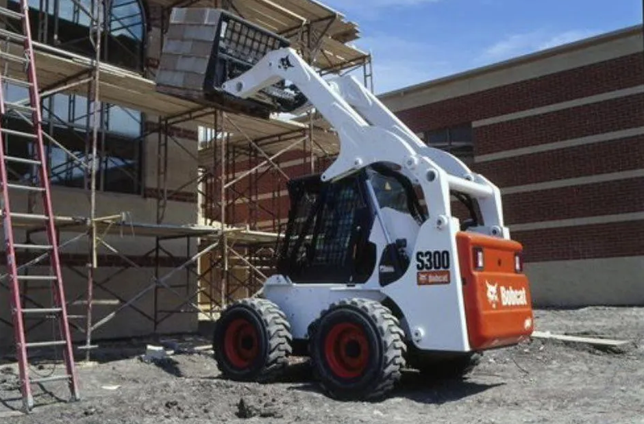 Аренда минипогрузчика Bobcat S300
