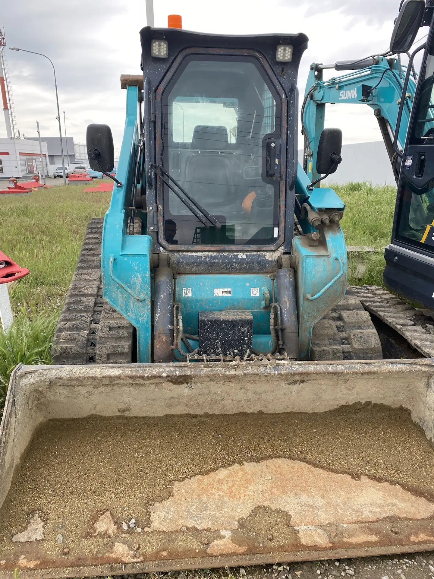 Аренда минипогрузчика Bobcat с вилами
