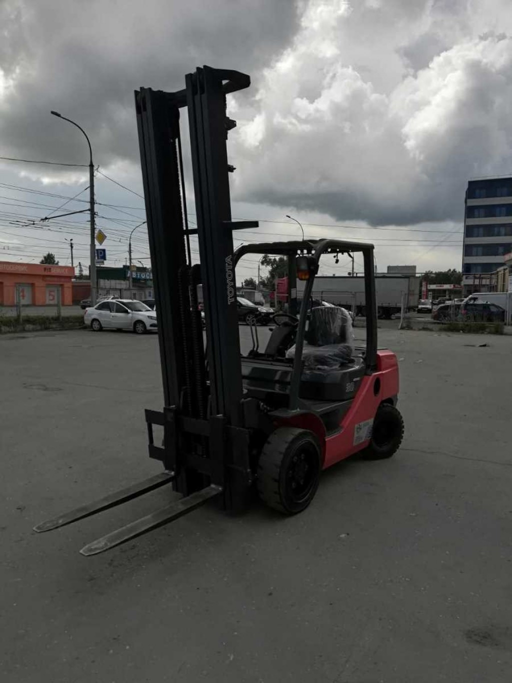 Аренда погрузчика 3 тонны Toyota