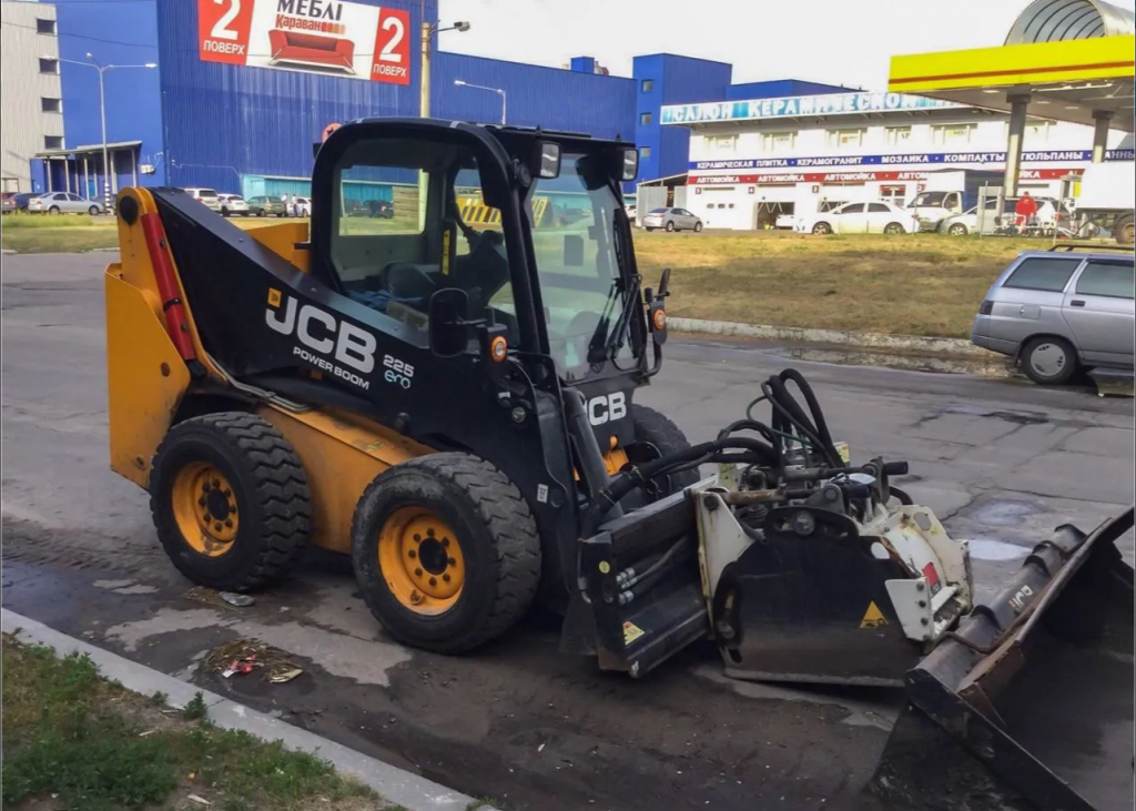 Аренда погрузчика JCB 225 c навеской