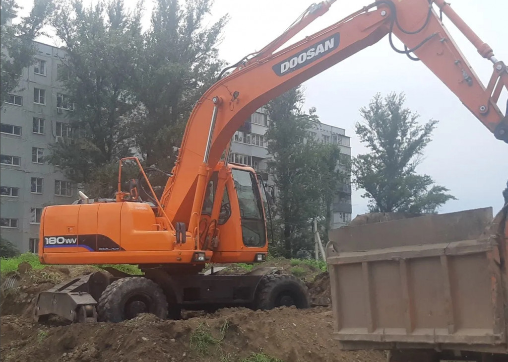 Аренда полноповоротного экскаватора