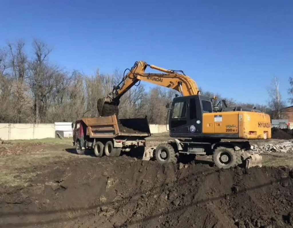 Аренда полноповоротного экскаватора Хундай R200