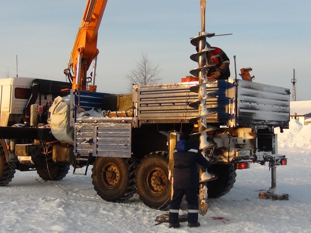 Аренда УБМ-85. Услуги ямобура. Сваи, скважины
