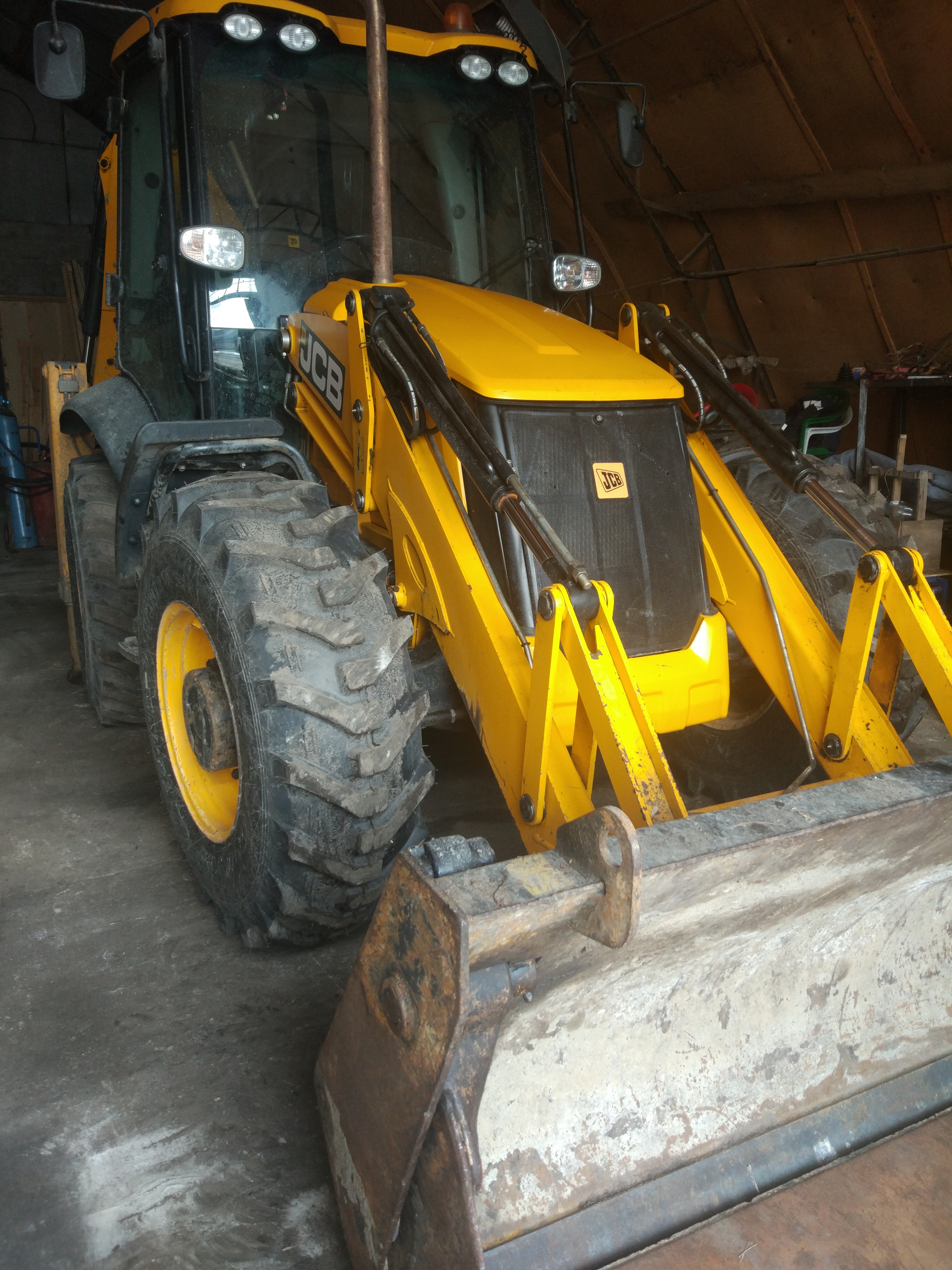 Аренда услуги экскаватора погрузчика JCB 3CX SUPER