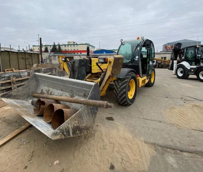 Аренда Вилочного погрузчика NEW holland LM1445