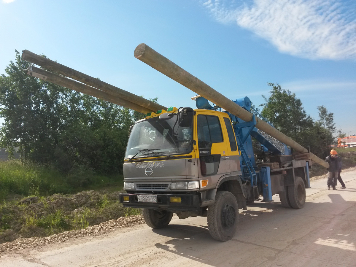 Аренда ямобура Hino Aichi d501