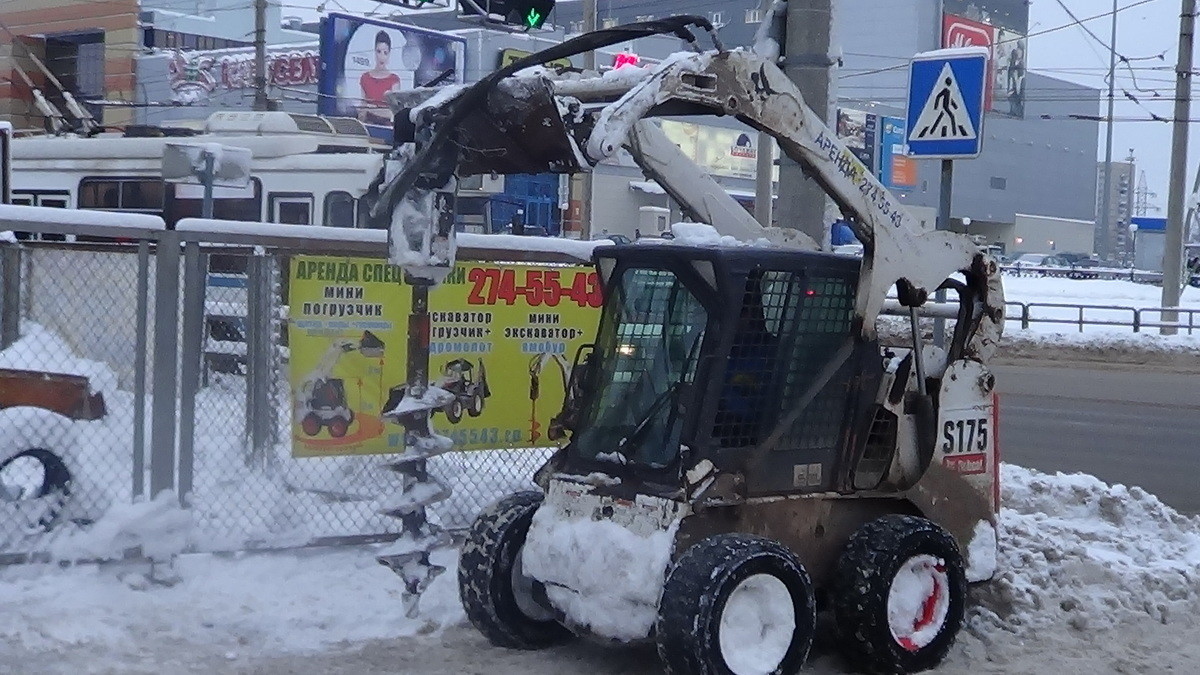Аренда ямобура-миниэкскаватора Bobcat c30