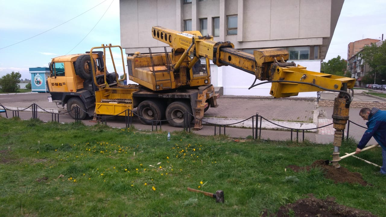 Аренда ямобура. Монтаж винтовых свай