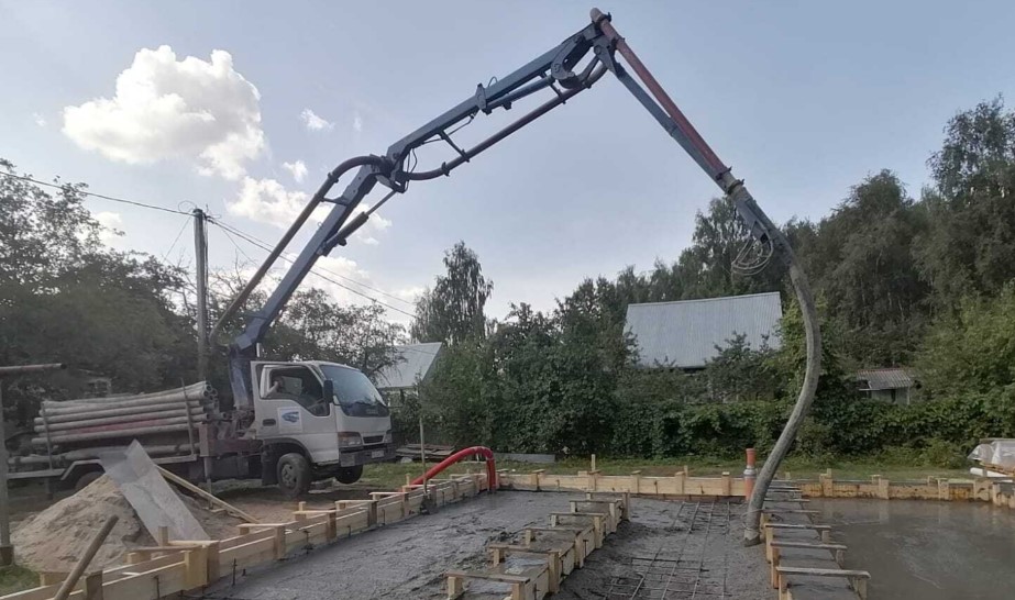 Автобетононасос 14 метров в аренду недорого