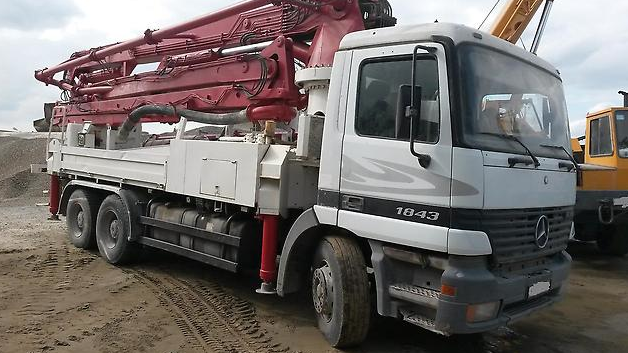 Автобетононасос Mercedes 32м в аренду недорого