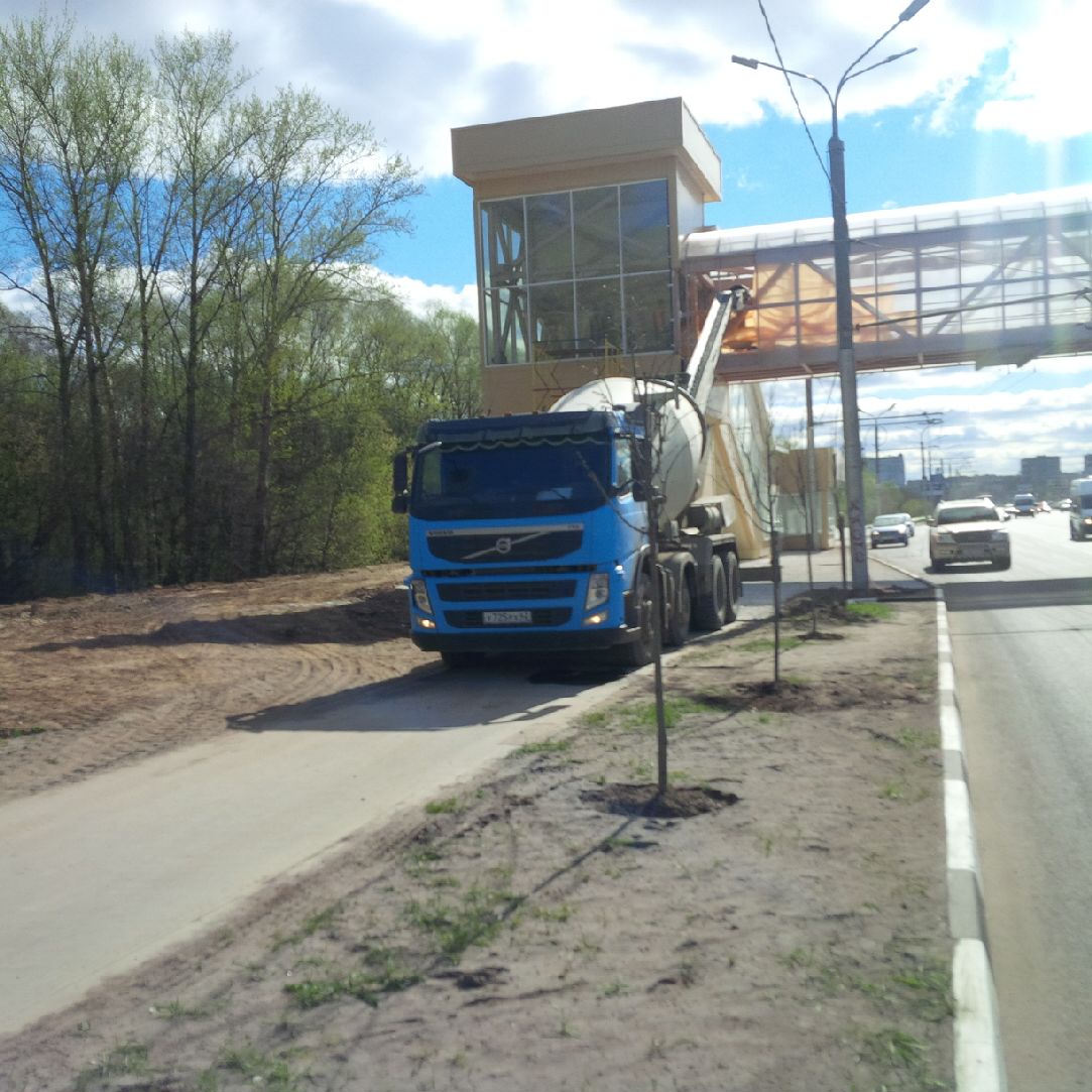 Автобетоносмеситель с транспортерной лентой