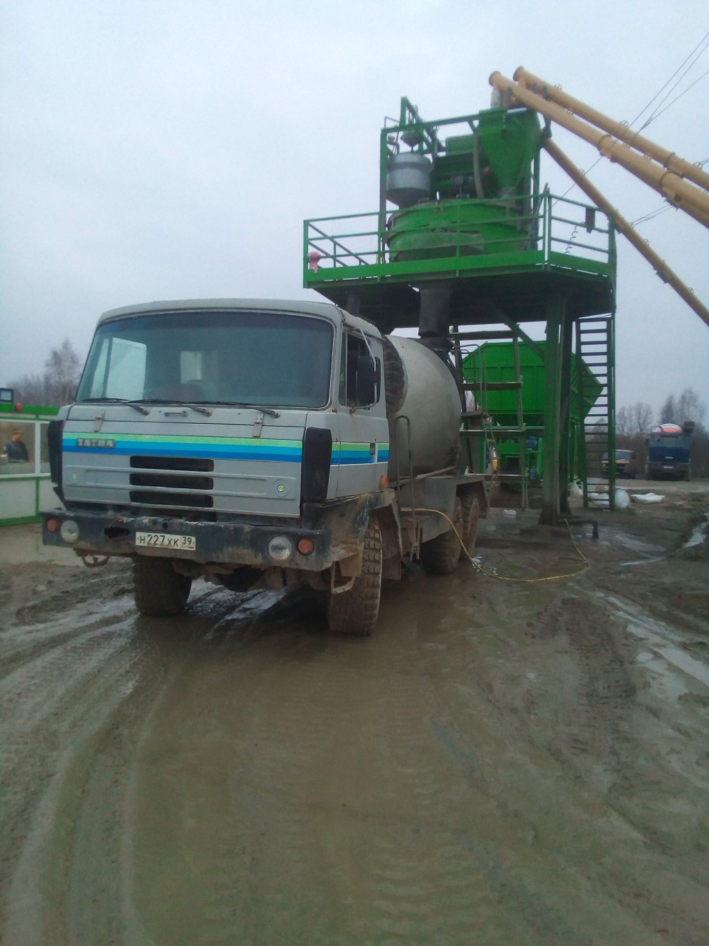 Автобетоносмеситель вездеход. Бетоновоз
