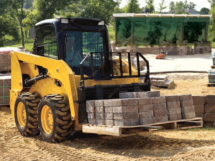 Автопогрузчик John Deere JD480-B