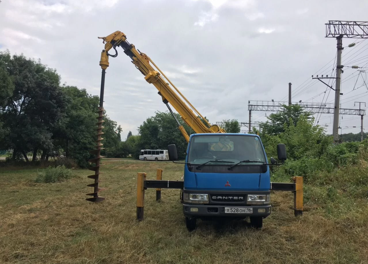 Бурение свай. Аренда ямобура. Установка опор лэп