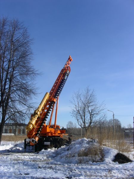 Бурильно-сваебойная машина БМ-811