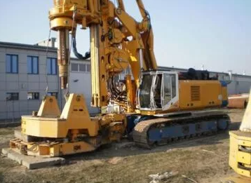 Буровая устаноквка BAUER BG-28