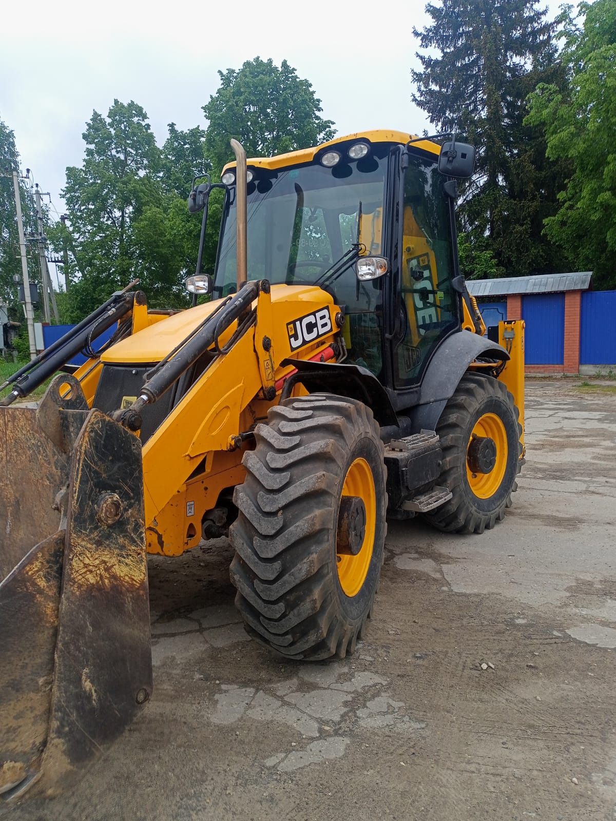 Чистка снега экскаватор погрузчик JCB ямобур вилы