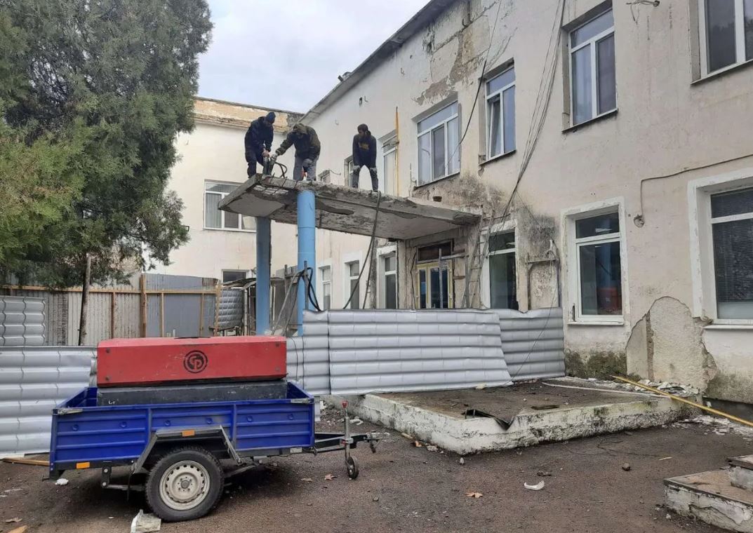 Дизельный компрессор с отбойными молотками