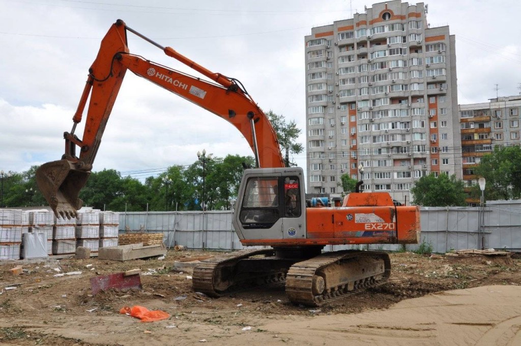 Экскаватор гусеничный Hitachi EX270